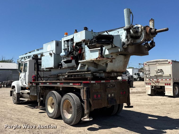 image for item YA3043 1997 Mack CH613 drilling rig truck