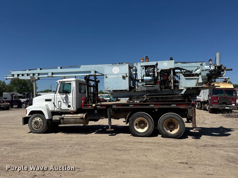 image for item YA3043 1997 Mack CH613 drilling rig truck
