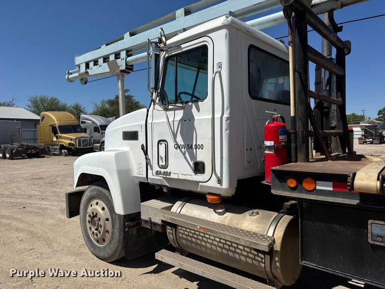 image for item YA3043 1997 Mack CH613 drilling rig truck