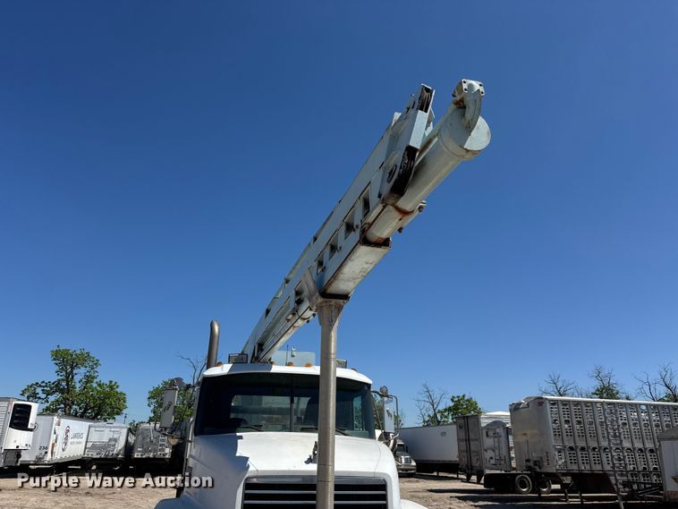 image for item YA3043 1997 Mack CH613 drilling rig truck