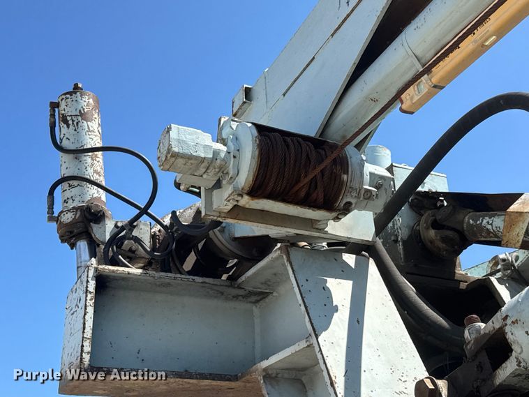 image for item YA3043 1997 Mack CH613 drilling rig truck