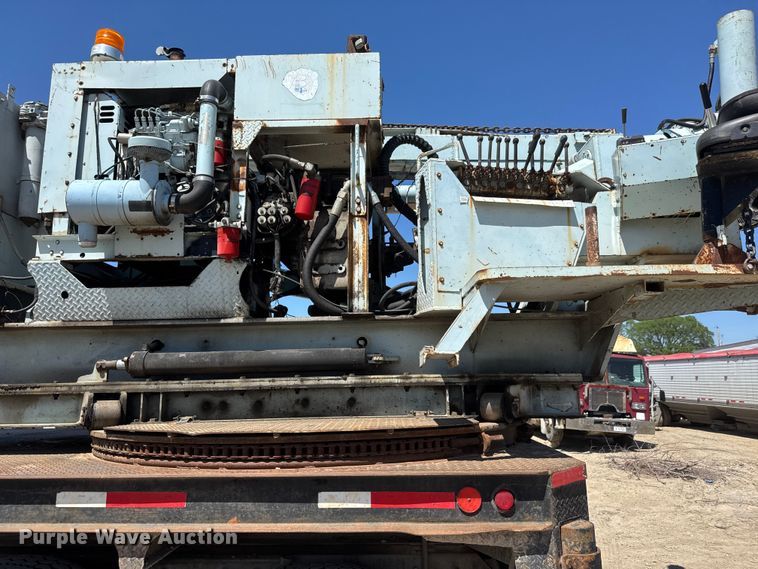 image for item YA3043 1997 Mack CH613 drilling rig truck