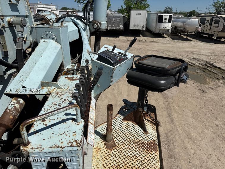 image for item YA3043 1997 Mack CH613 drilling rig truck