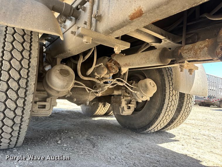 image for item YA3043 1997 Mack CH613 drilling rig truck