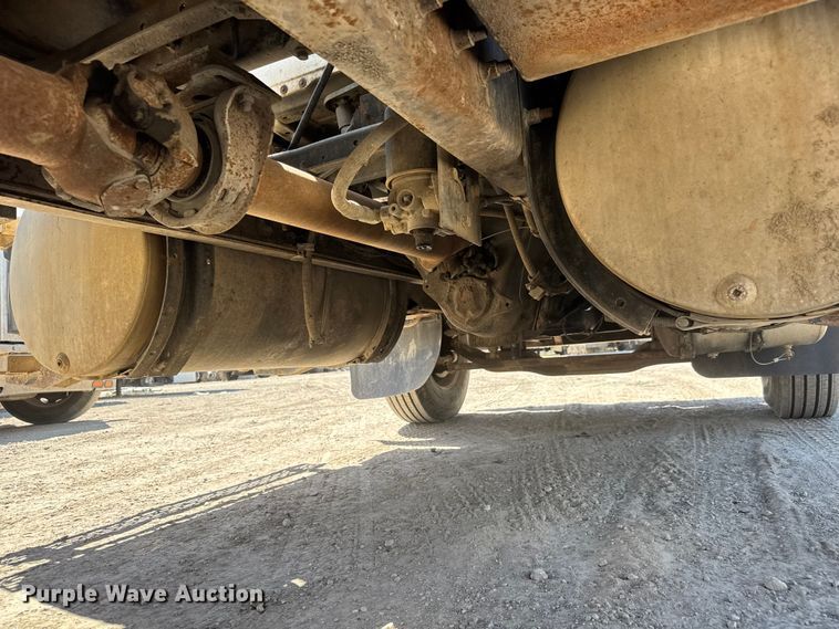 image for item YA3043 1997 Mack CH613 drilling rig truck