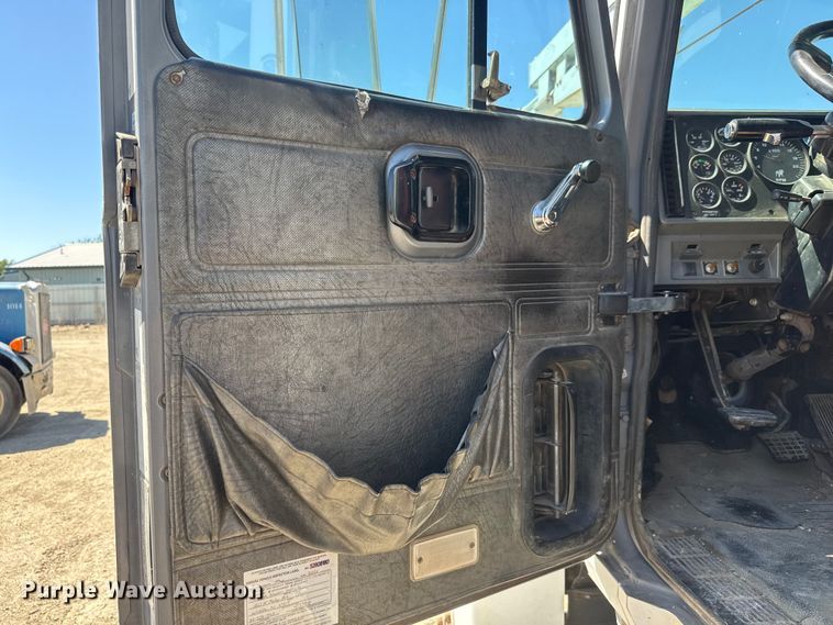 image for item YA3043 1997 Mack CH613 drilling rig truck