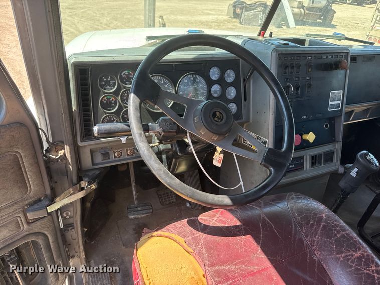 image for item YA3043 1997 Mack CH613 drilling rig truck