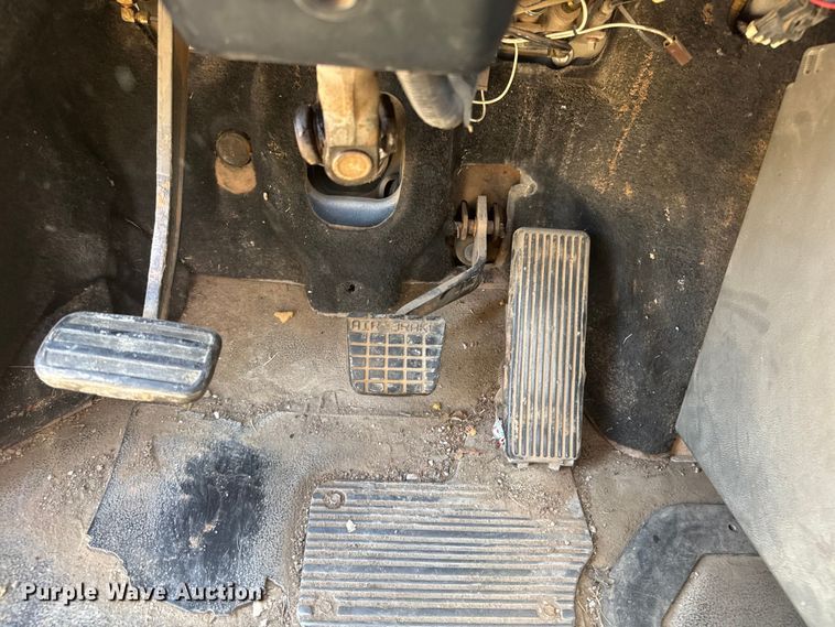 image for item YA3043 1997 Mack CH613 drilling rig truck