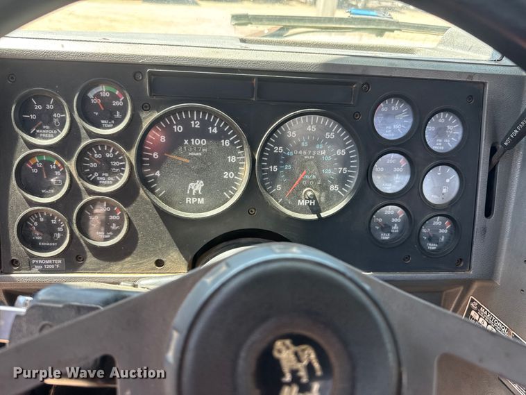 image for item YA3043 1997 Mack CH613 drilling rig truck