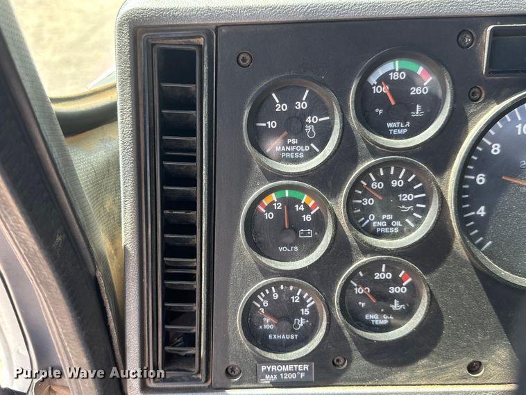 image for item YA3043 1997 Mack CH613 drilling rig truck