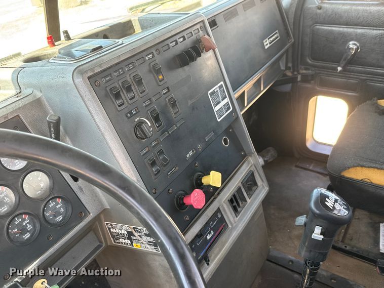 image for item YA3043 1997 Mack CH613 drilling rig truck