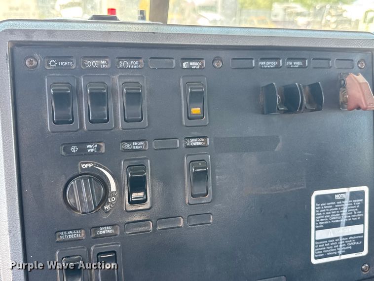 image for item YA3043 1997 Mack CH613 drilling rig truck