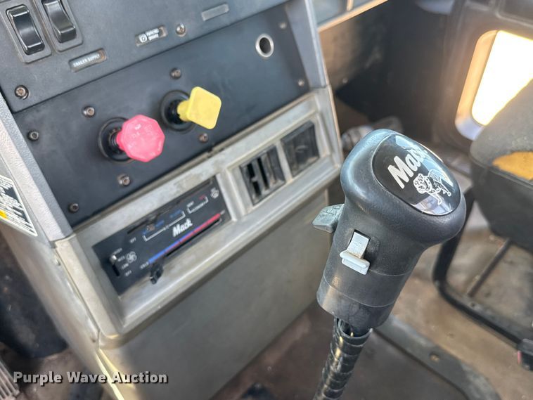 image for item YA3043 1997 Mack CH613 drilling rig truck