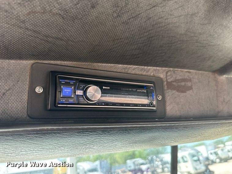 image for item YA3043 1997 Mack CH613 drilling rig truck