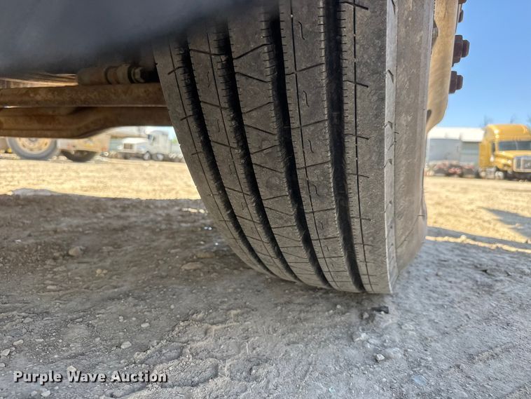 image for item YA3043 1997 Mack CH613 drilling rig truck