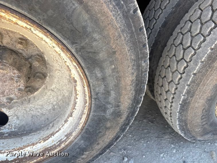 image for item YA3043 1997 Mack CH613 drilling rig truck