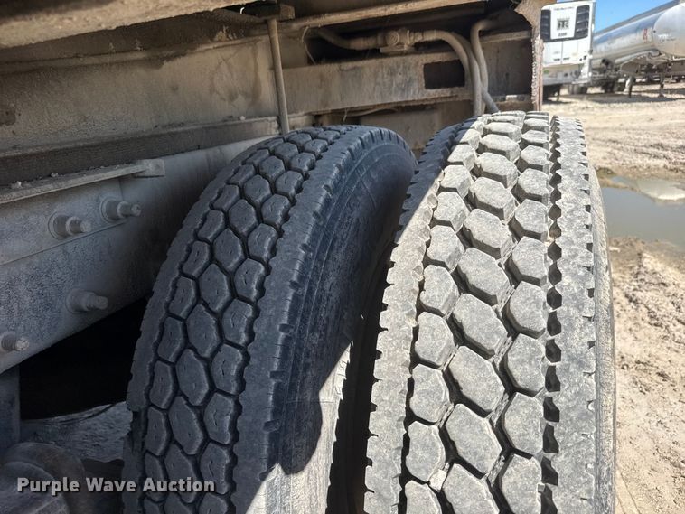 image for item YA3043 1997 Mack CH613 drilling rig truck