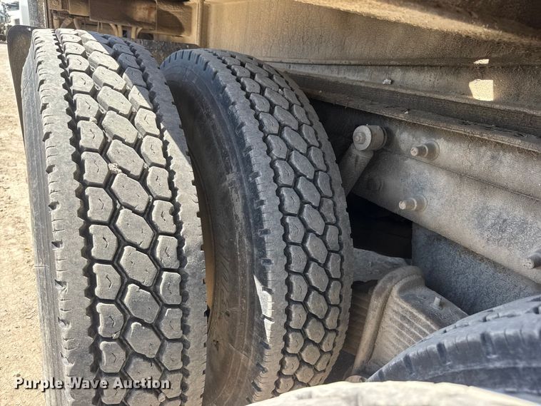 image for item YA3043 1997 Mack CH613 drilling rig truck