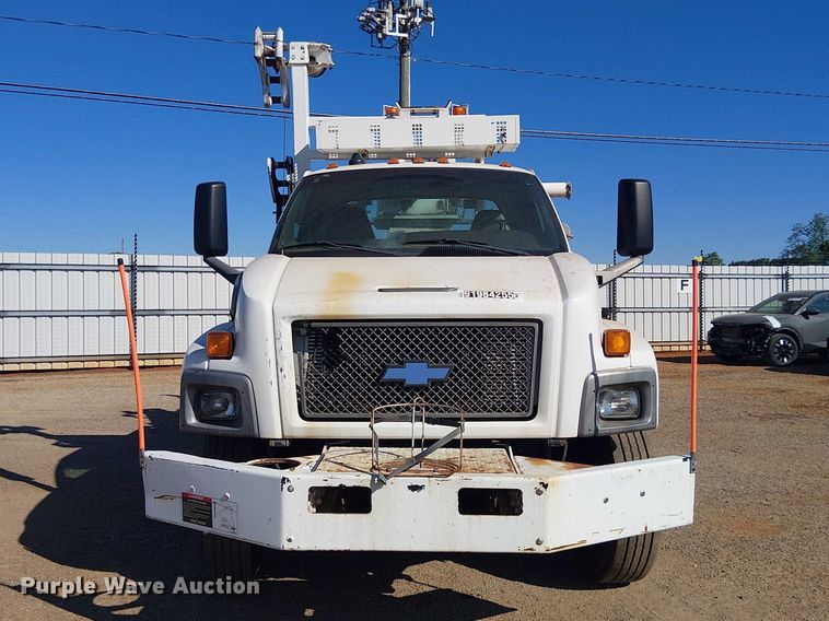 image for item YA3103 2006 Chevrolet C7500 bucket truck