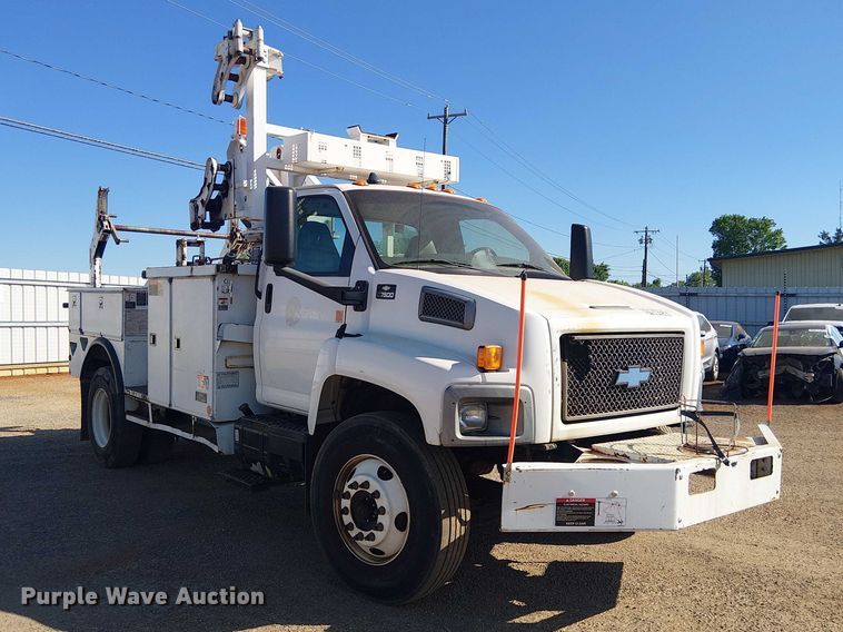 image for item YA3103 2006 Chevrolet C7500 bucket truck