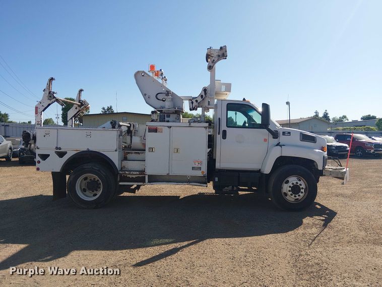 image for item YA3103 2006 Chevrolet C7500 bucket truck