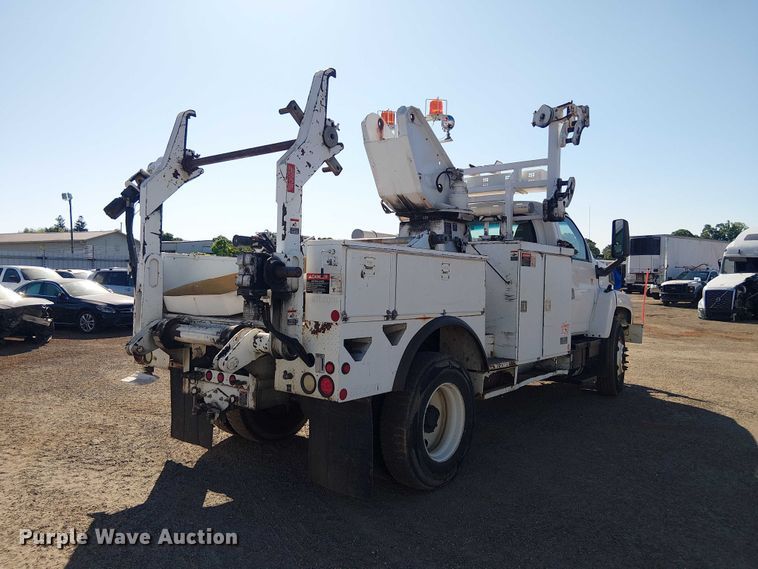 image for item YA3103 2006 Chevrolet C7500 bucket truck