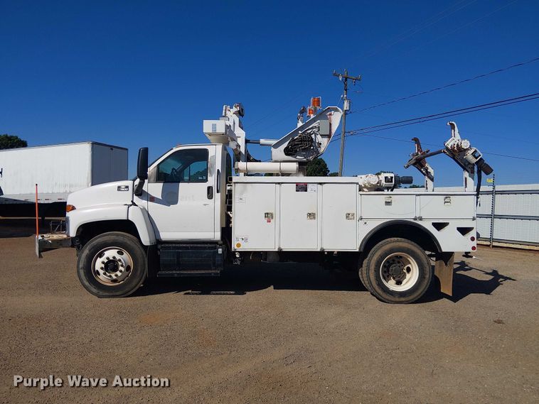 image for item YA3103 2006 Chevrolet C7500 bucket truck