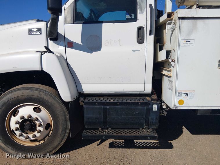 image for item YA3103 2006 Chevrolet C7500 bucket truck