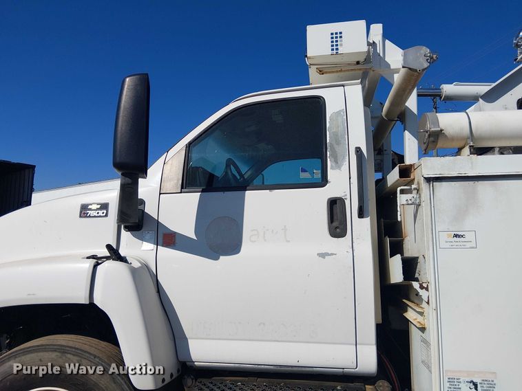 image for item YA3103 2006 Chevrolet C7500 bucket truck