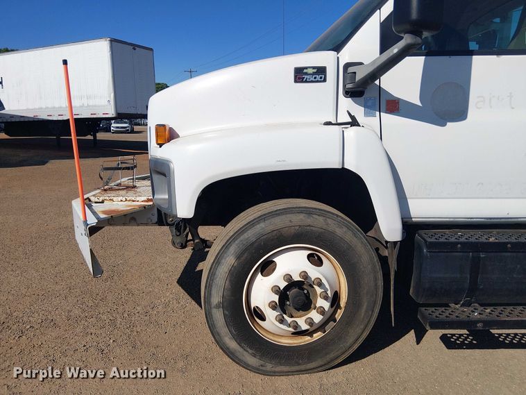 image for item YA3103 2006 Chevrolet C7500 bucket truck