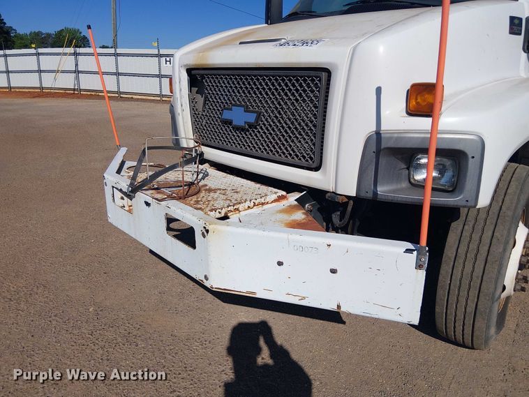 image for item YA3103 2006 Chevrolet C7500 bucket truck