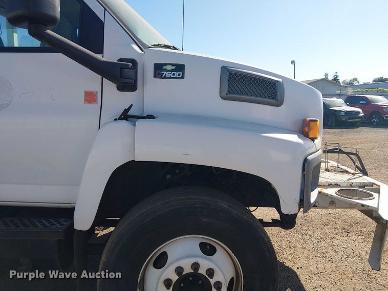 image for item YA3103 2006 Chevrolet C7500 bucket truck