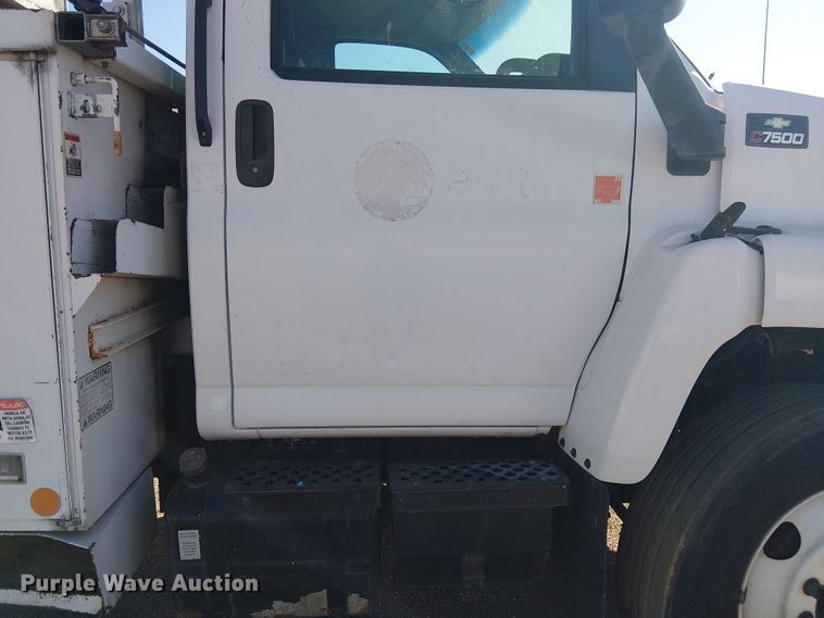 image for item YA3103 2006 Chevrolet C7500 bucket truck