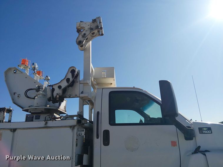 image for item YA3103 2006 Chevrolet C7500 bucket truck