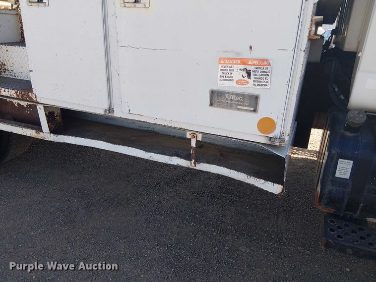 image for item YA3103 2006 Chevrolet C7500 bucket truck