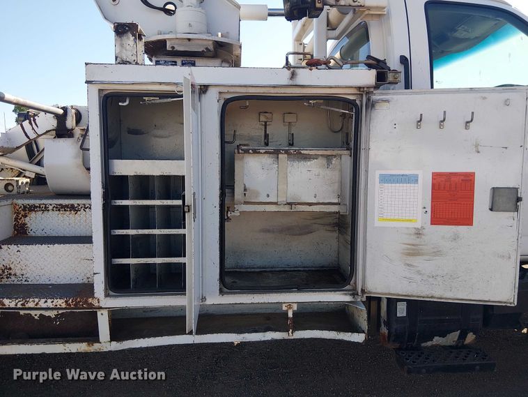 image for item YA3103 2006 Chevrolet C7500 bucket truck