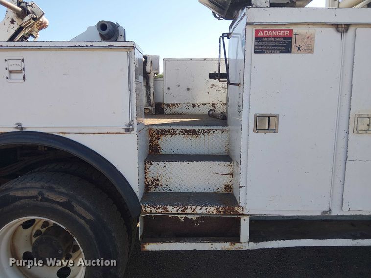 image for item YA3103 2006 Chevrolet C7500 bucket truck