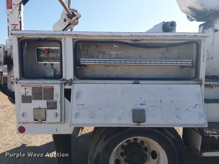 image for item YA3103 2006 Chevrolet C7500 bucket truck