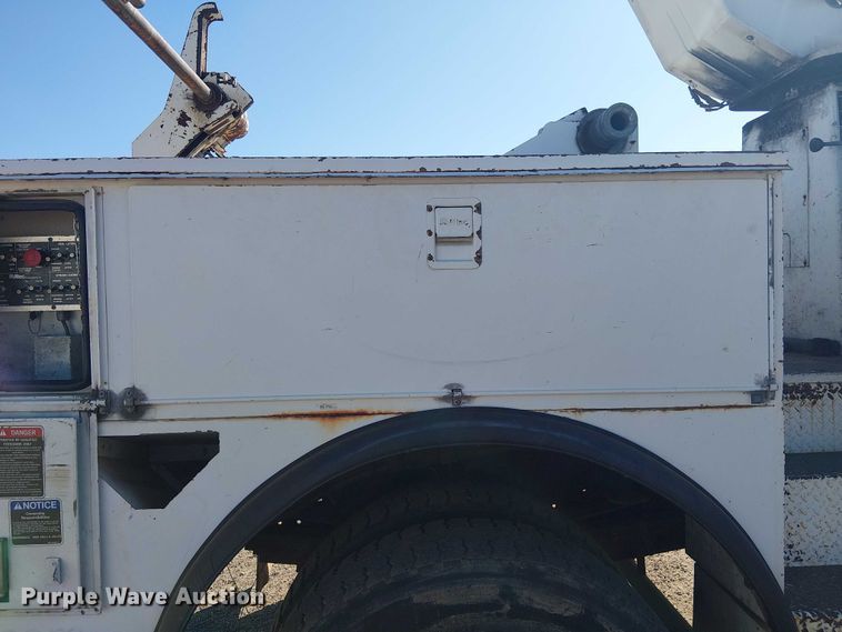 image for item YA3103 2006 Chevrolet C7500 bucket truck
