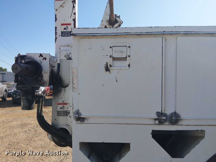 image for item YA3103 2006 Chevrolet C7500 bucket truck