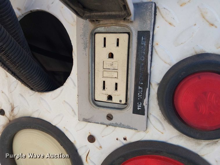 image for item YA3103 2006 Chevrolet C7500 bucket truck