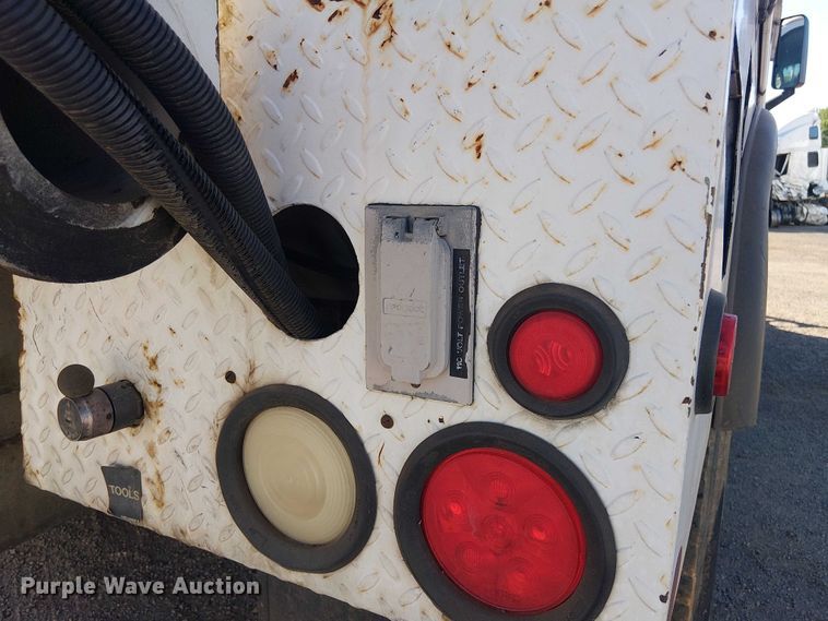 image for item YA3103 2006 Chevrolet C7500 bucket truck