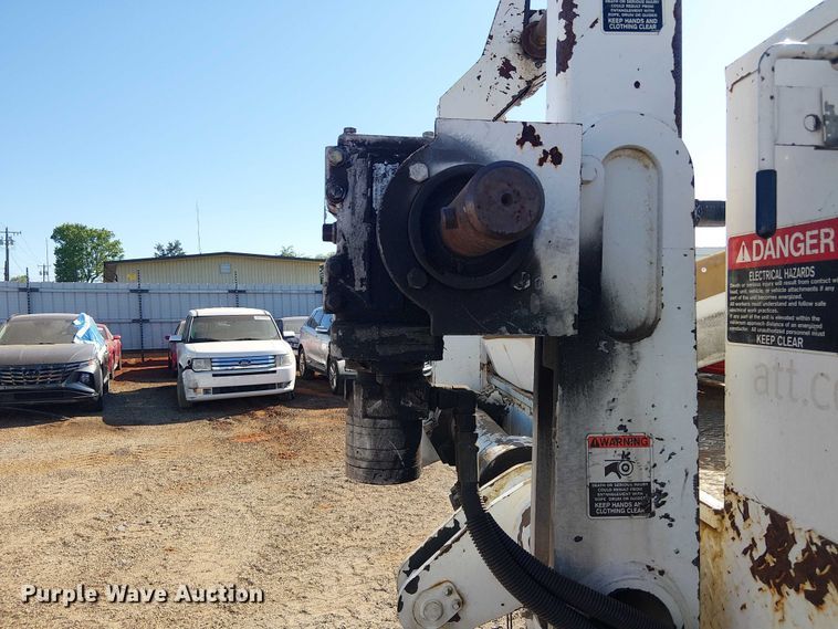 image for item YA3103 2006 Chevrolet C7500 bucket truck