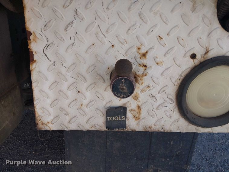 image for item YA3103 2006 Chevrolet C7500 bucket truck