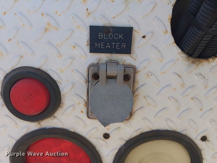 image for item YA3103 2006 Chevrolet C7500 bucket truck