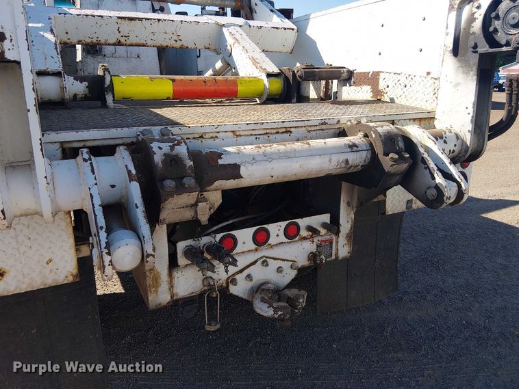 image for item YA3103 2006 Chevrolet C7500 bucket truck