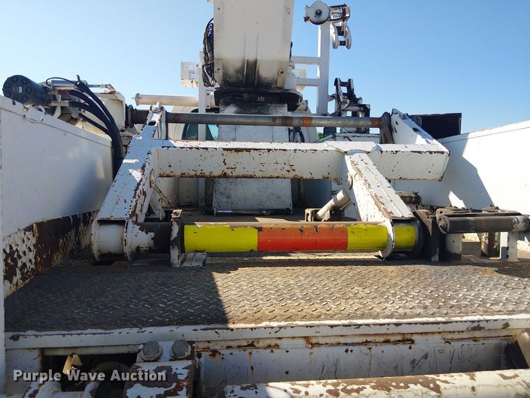 image for item YA3103 2006 Chevrolet C7500 bucket truck