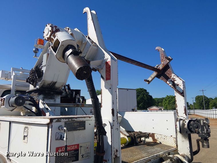 image for item YA3103 2006 Chevrolet C7500 bucket truck
