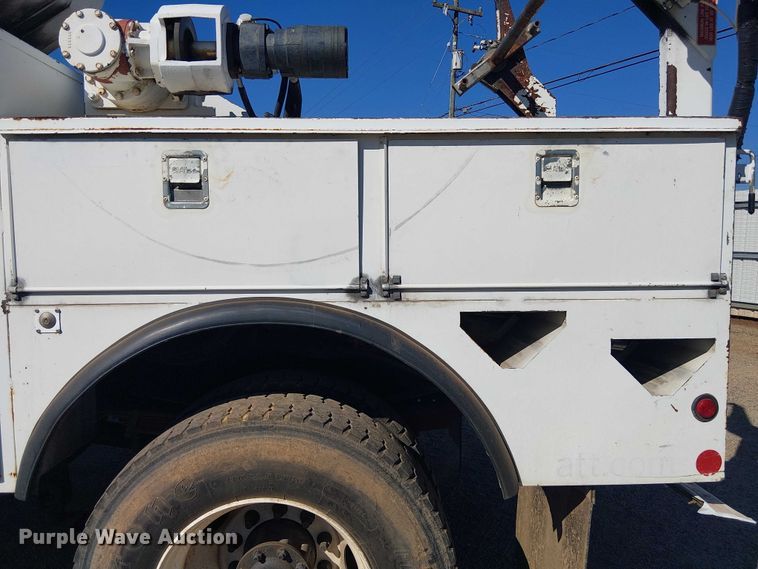 image for item YA3103 2006 Chevrolet C7500 bucket truck