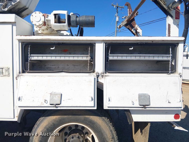 image for item YA3103 2006 Chevrolet C7500 bucket truck